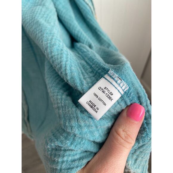 ZENANA Double Gauze Button Up Blouse Women's 2XL Blue Raw Hem Distressed Shirt - Picture 4 of 6